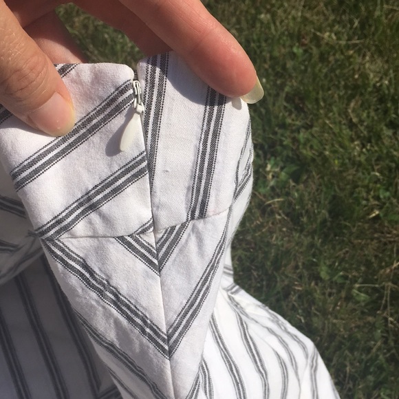 EUC Ann Taylor loft white gray striped skirt - Picture 9 of 12